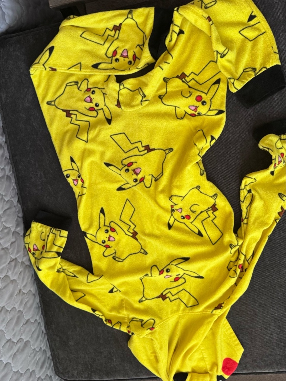 Pokémon Pikachu Onsie suit - Picture 3 of 3